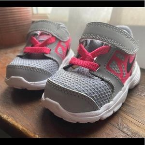 Nike DownShifter Gym Shoes